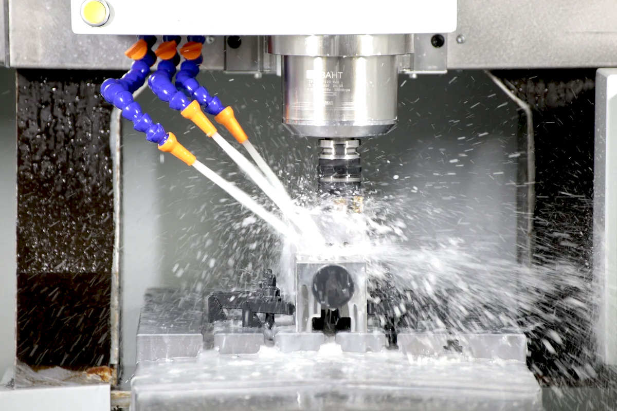 Трехосевой фрезерный центр КВАНТ MV-4