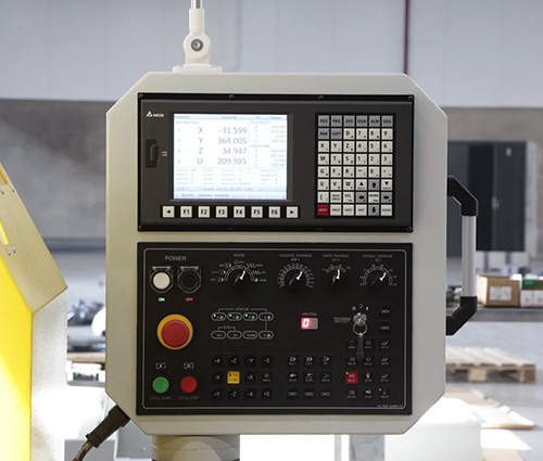 Трехосевой фрезерный центр КВАНТ MG-1