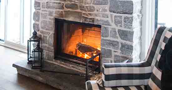 Какие материалы применяют для создания камина