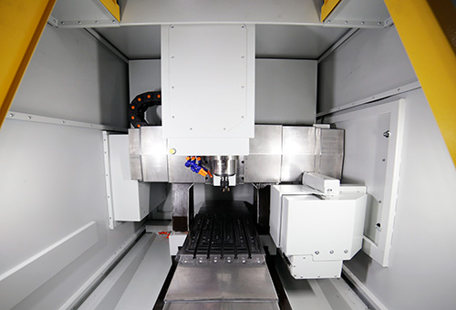 Трехосевой фрезерный центр КВАНТ MG-1