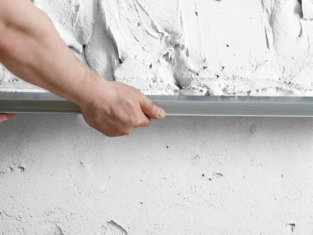 Штукатурить стены можно по-разному