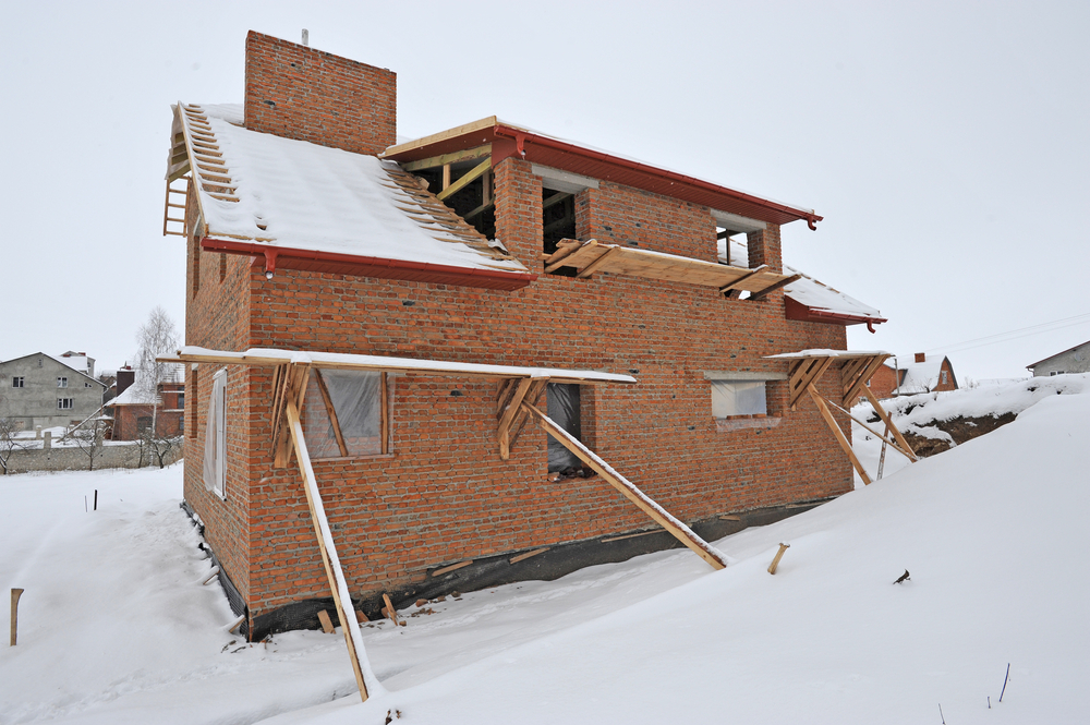 Кровлю и окна лучше не оставлять без внимания