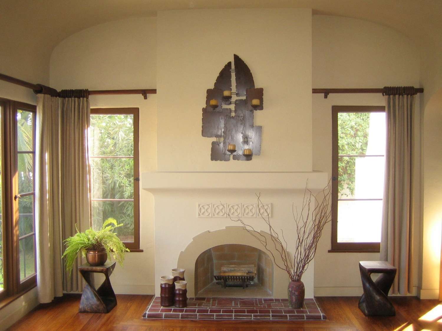 Декоративная штукатурка в качестве облицовки камина 1624962915_8-almode_ru-p-dekorativnaya-shtukaturka-na-kamine-9.jpg